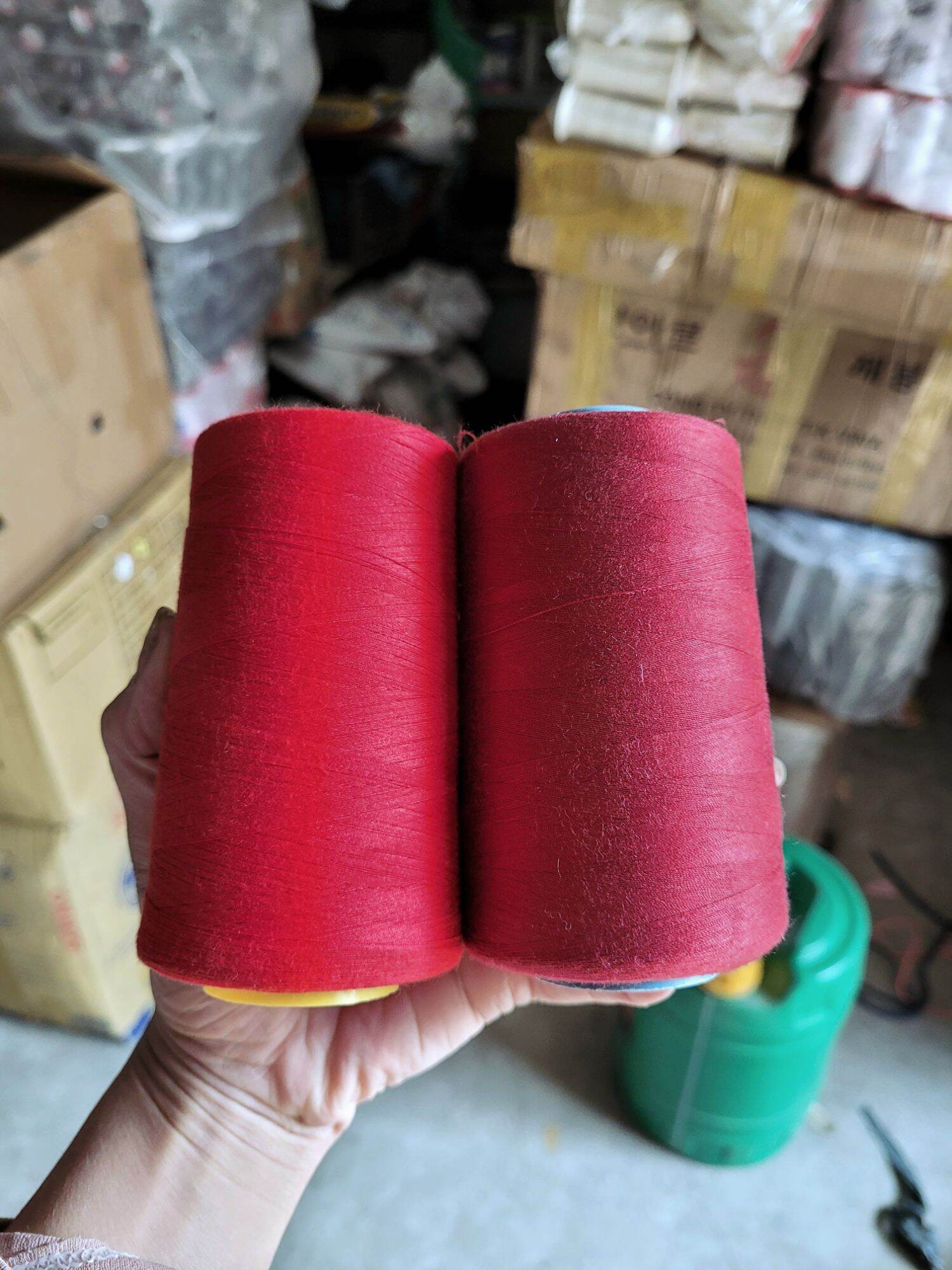 Set 2 cuộn chỉ may quần áo