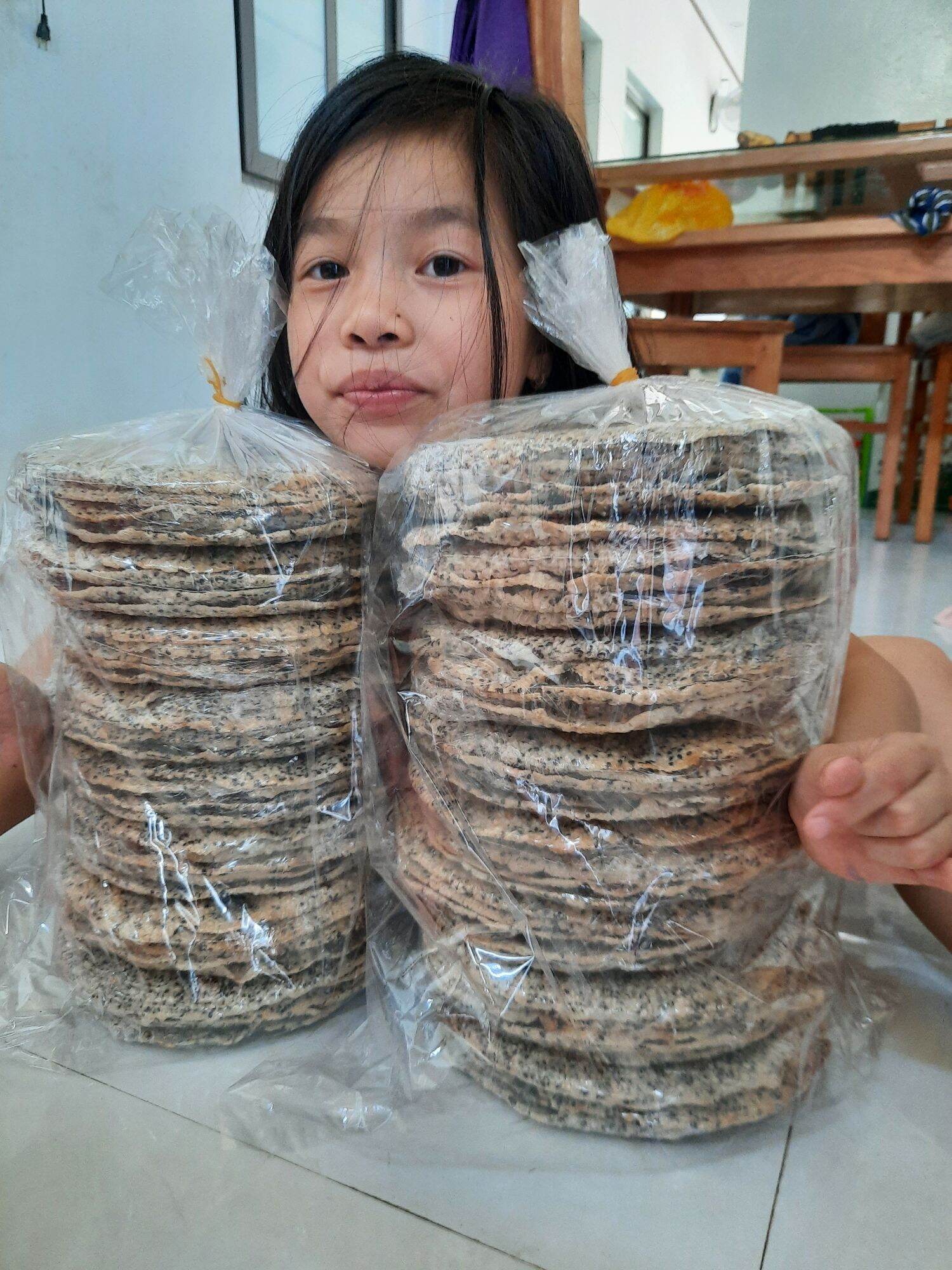 Bánh đa vừng đen xứ nghệ
