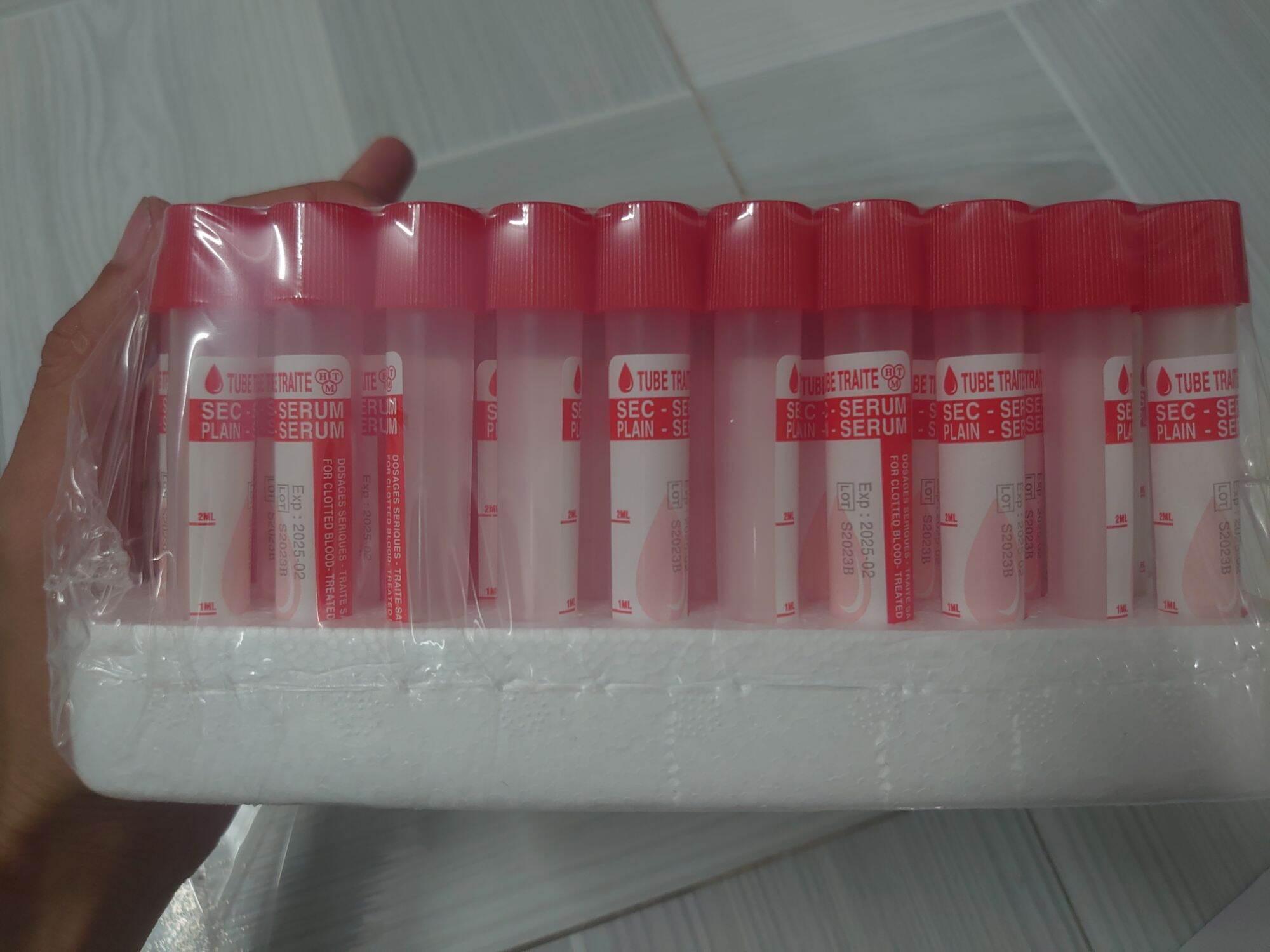 hộp 100 ống đựng mẫu xét nghiệm nắp đỏ