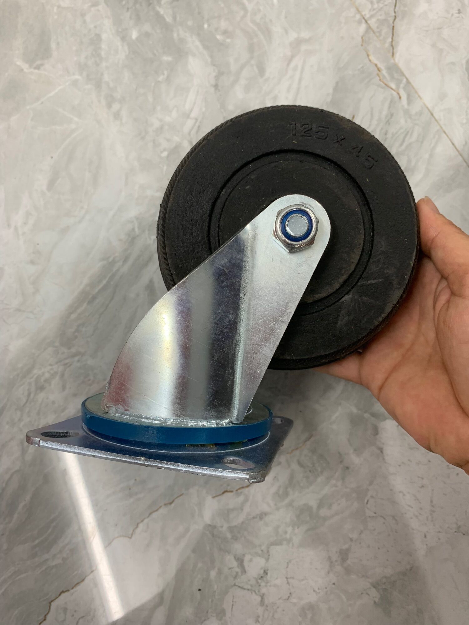 Bánh xe đen cao su chịu lực, siêu bền phi 100mm và 125mm