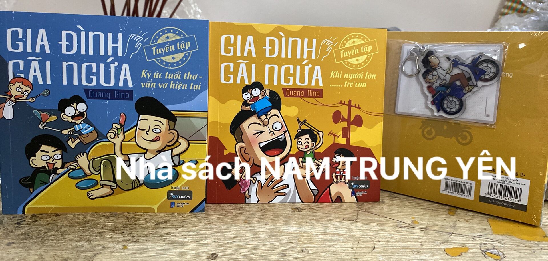 Sách truyện tranh màu gia đình gãi ngứa - tuyển tập khi người lớn …… trẻ con + tuyển tập ký ức tuổi thơ vẩn vơ hiện tại - quang nino