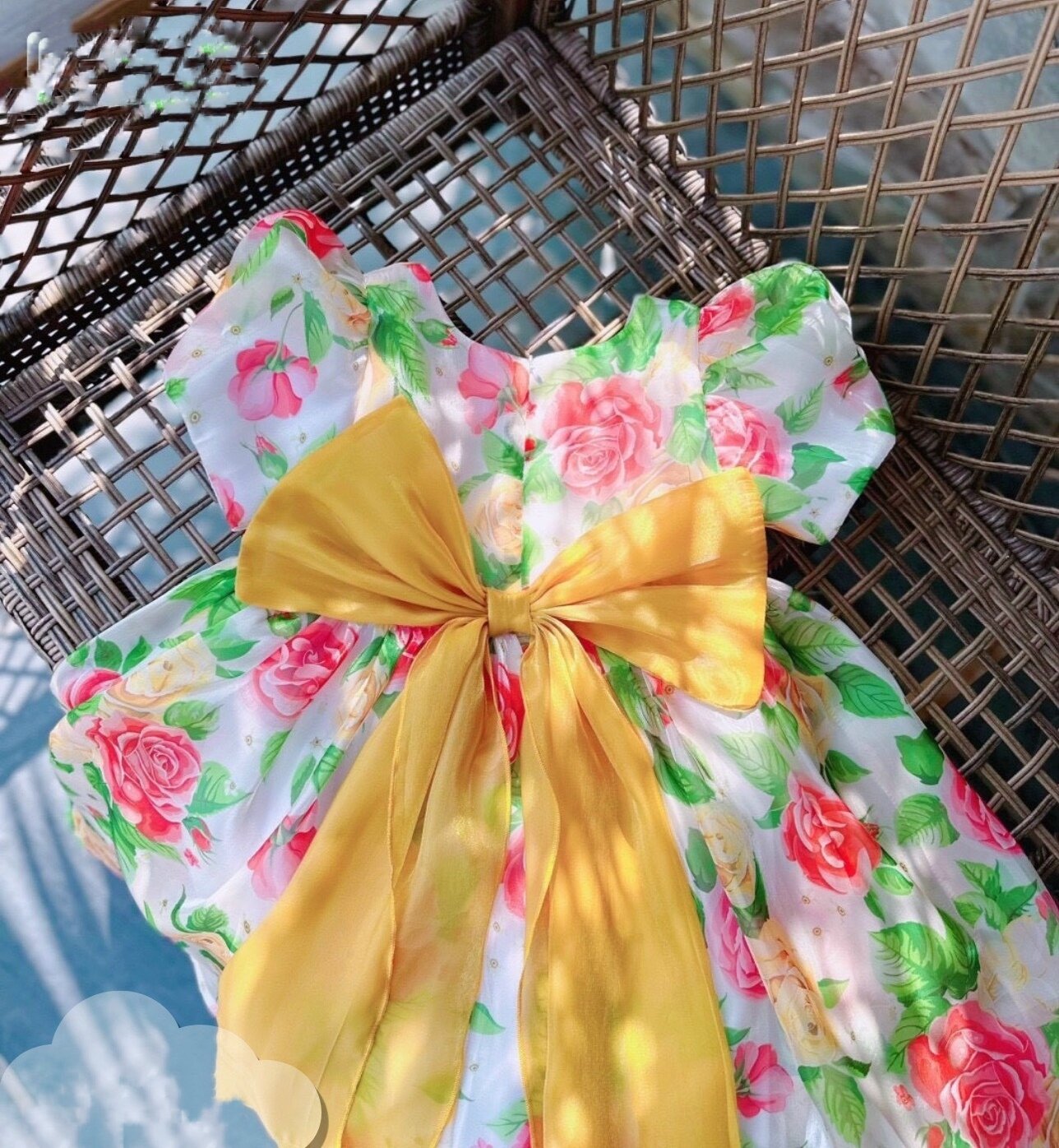 Váy (8_30kg) bông hồng nơ lưng tiểu thư bé gái