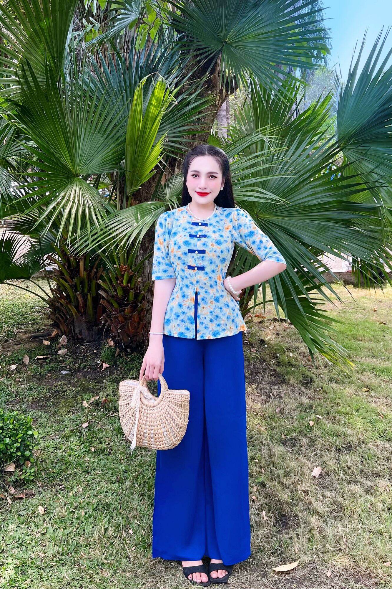 Bộ bà ba cổ tim tay lỡ nút vải