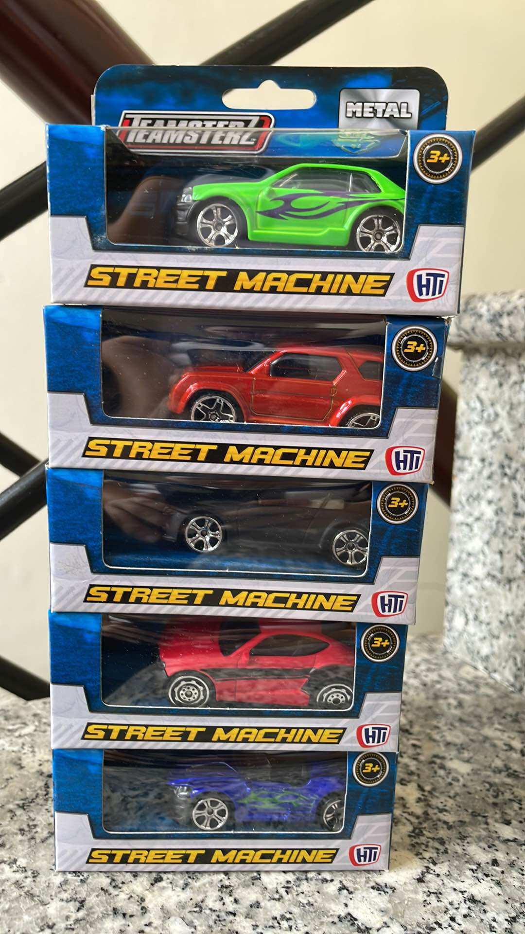 Xe mô hình bằng sắt 1:64