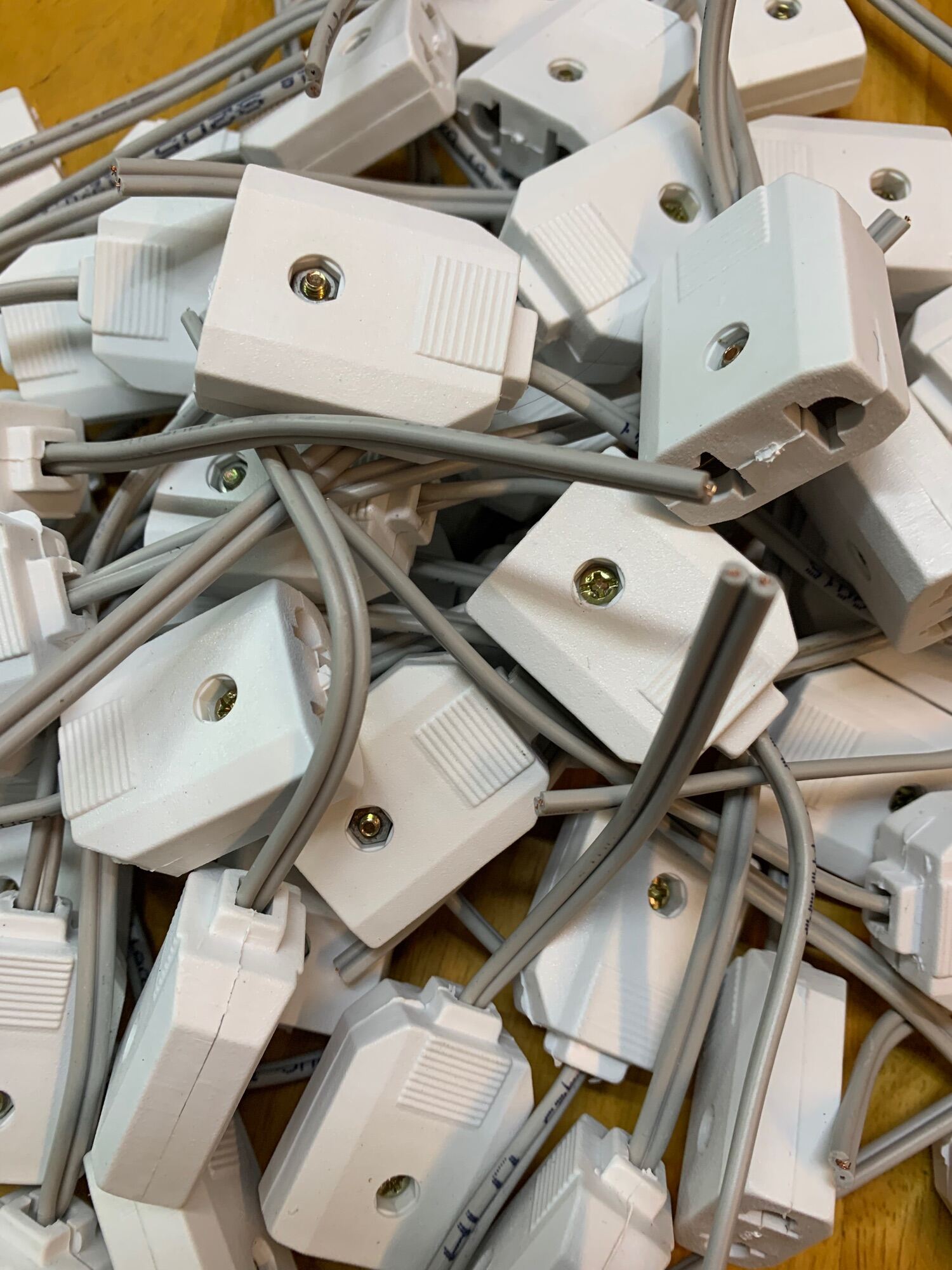  phích cắm điện âm 