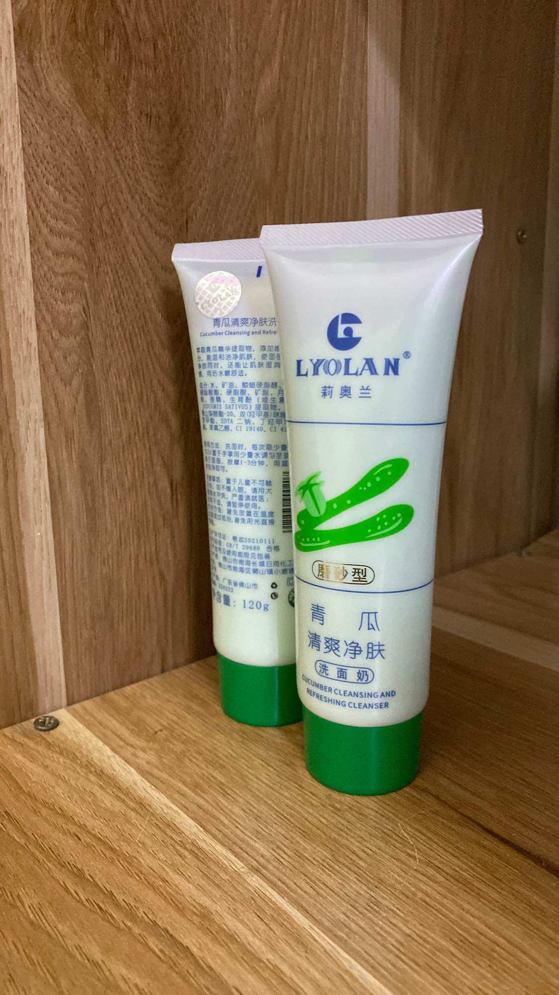 Sữa rửa mặt sữa Bò - Dưa leo LYOLAN 120gr