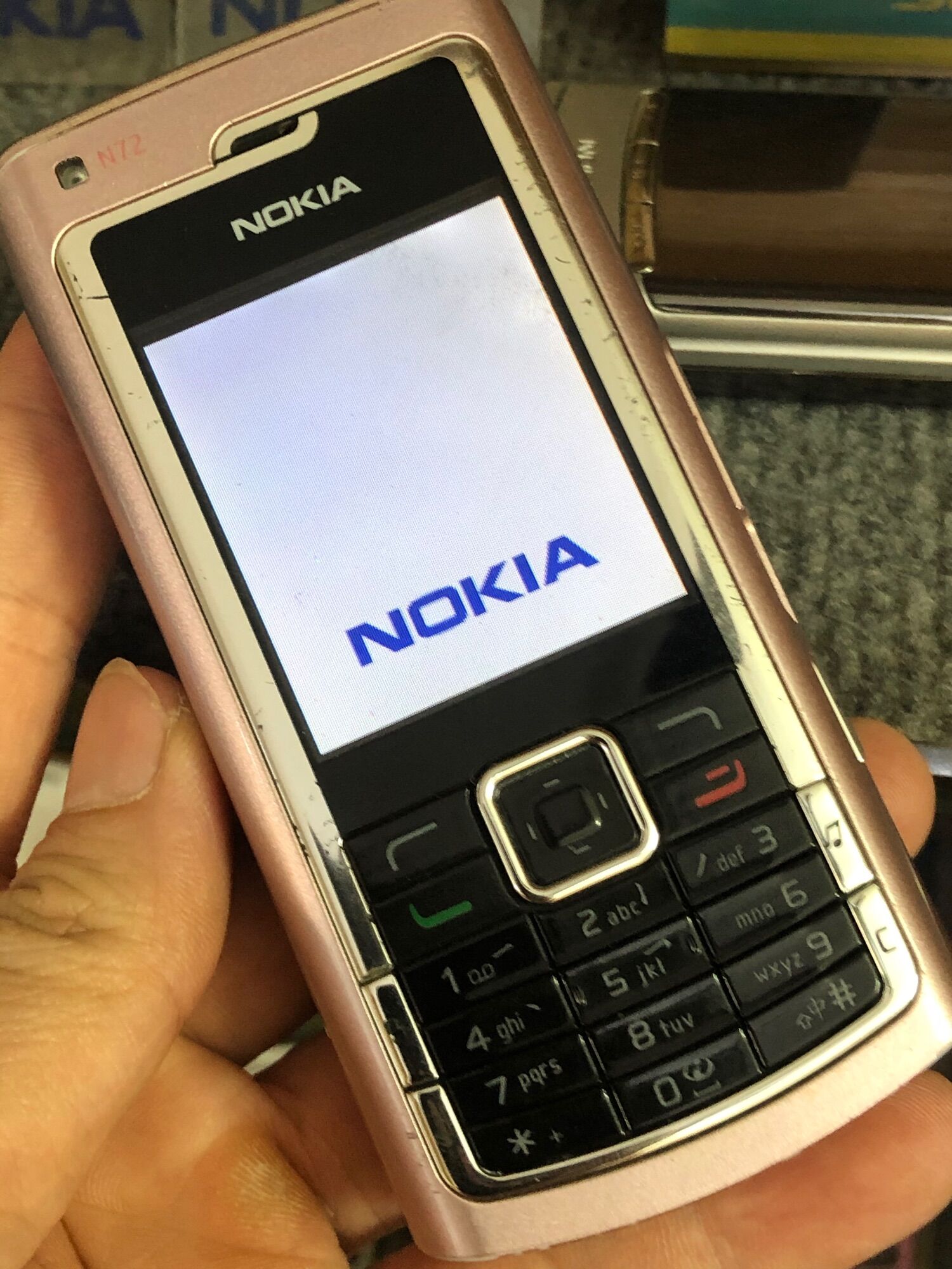 Nokia n72 pink công ty