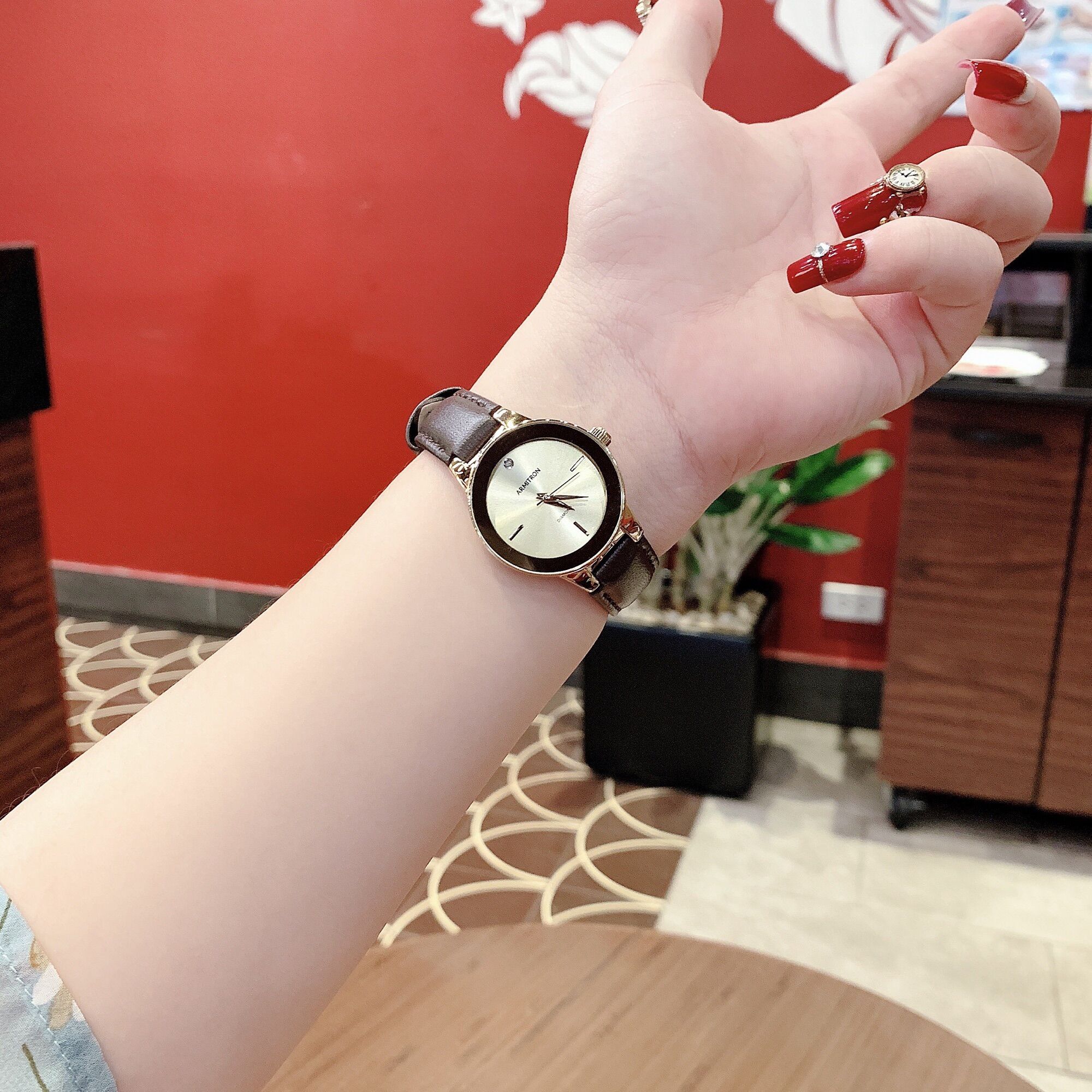 [HCM]Đồng hồ nữ Armitron dây da nâu, size 30mm
