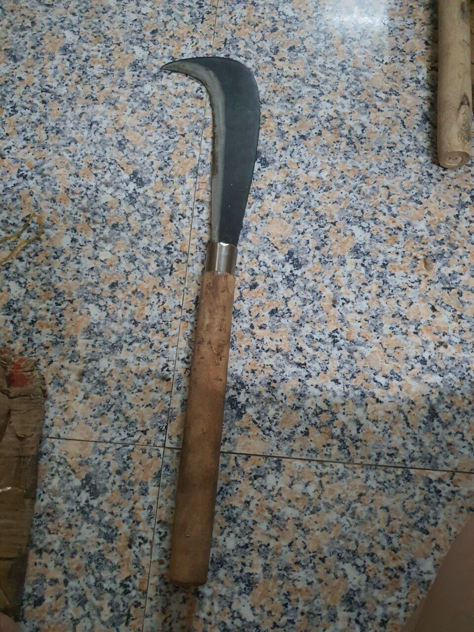 Cây cắt cỏ gọt nhánh cây dừa…