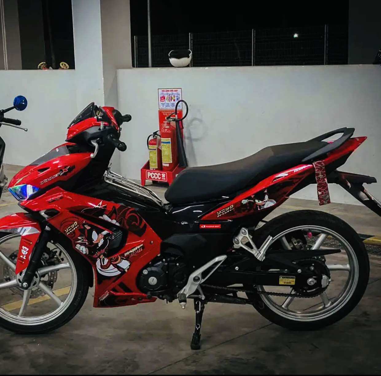 Tem xe winner x v3 mẫu tem hoạt hình sonic dán xe dàn áo màu đỏ