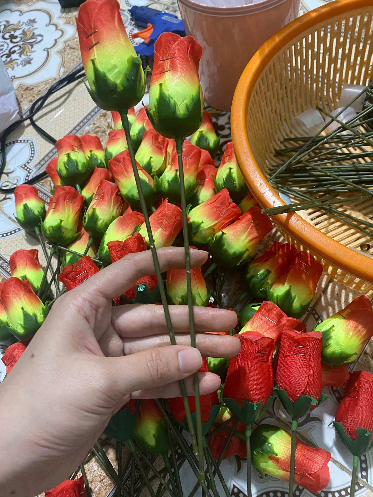 100 cây kẽm gắn cành hoa giá 28k