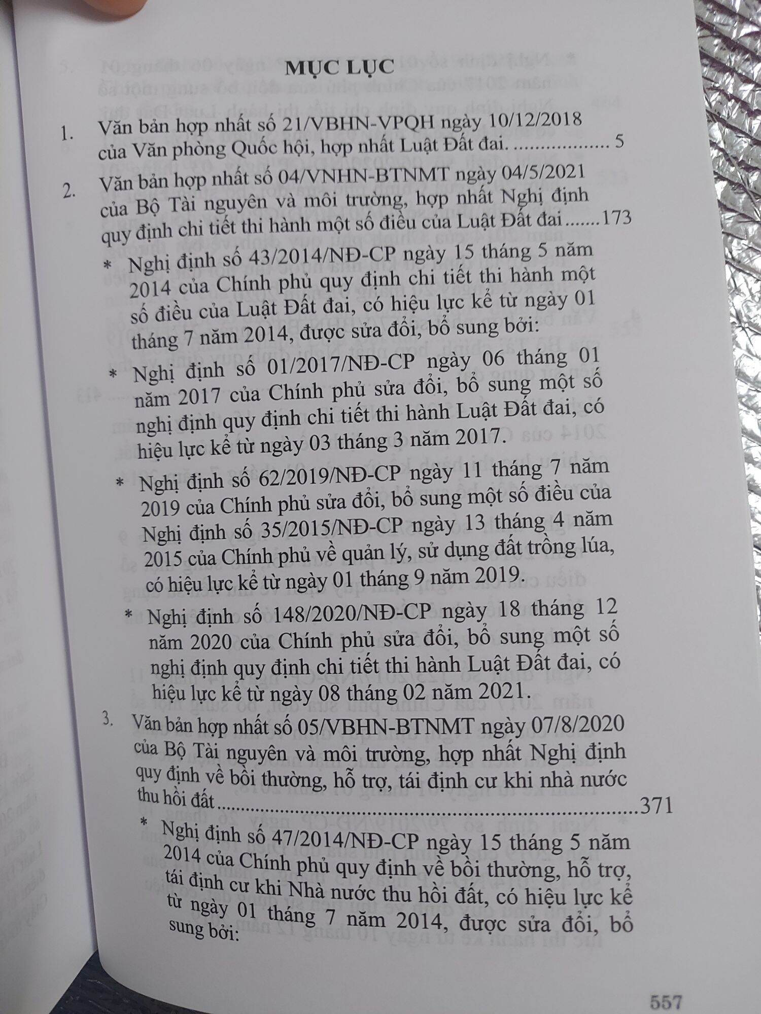 Sách - Luật đất đai và các văn bản hướng dẫn thi hành