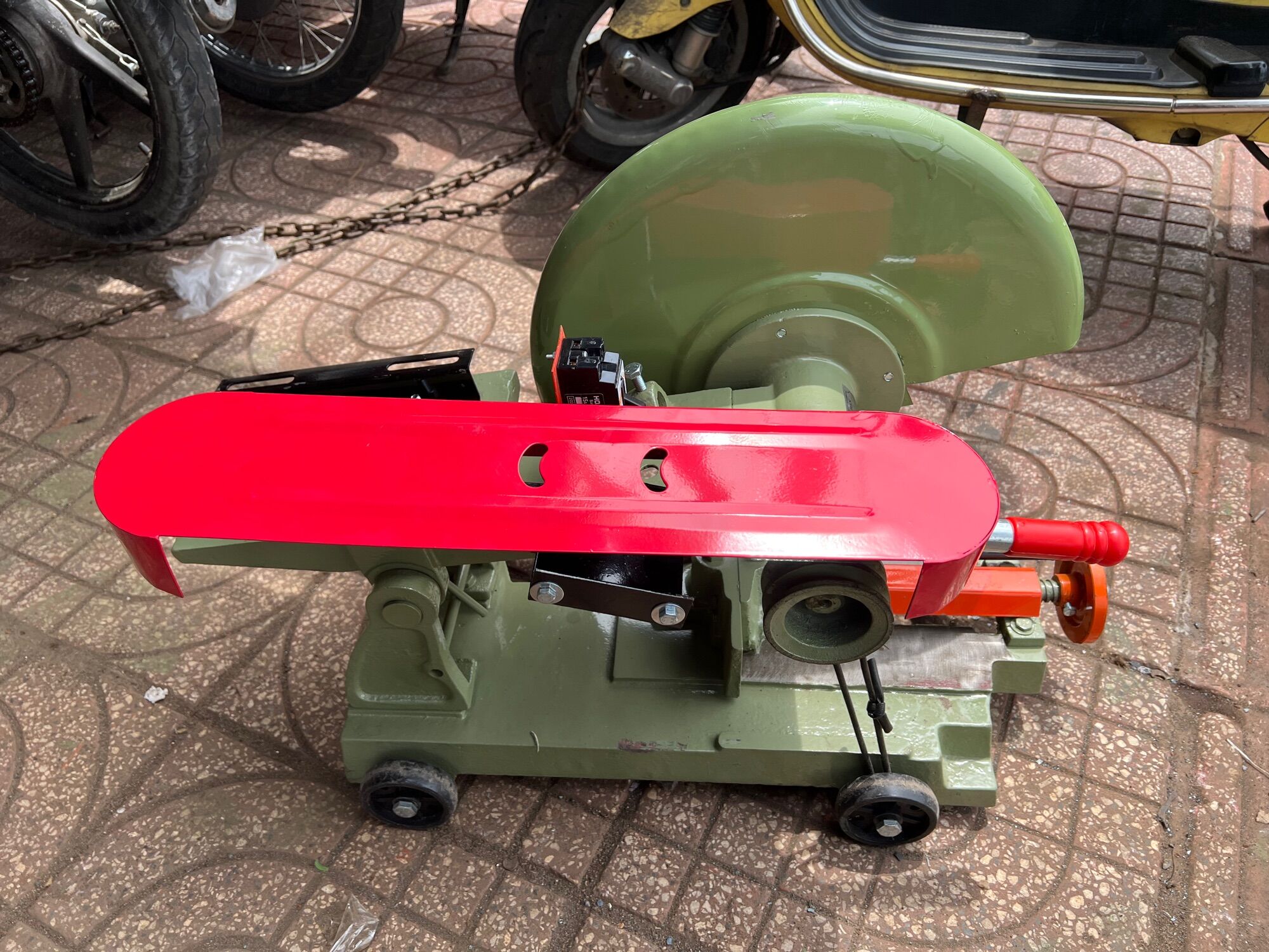 Máy cắt sắt 4 tấc