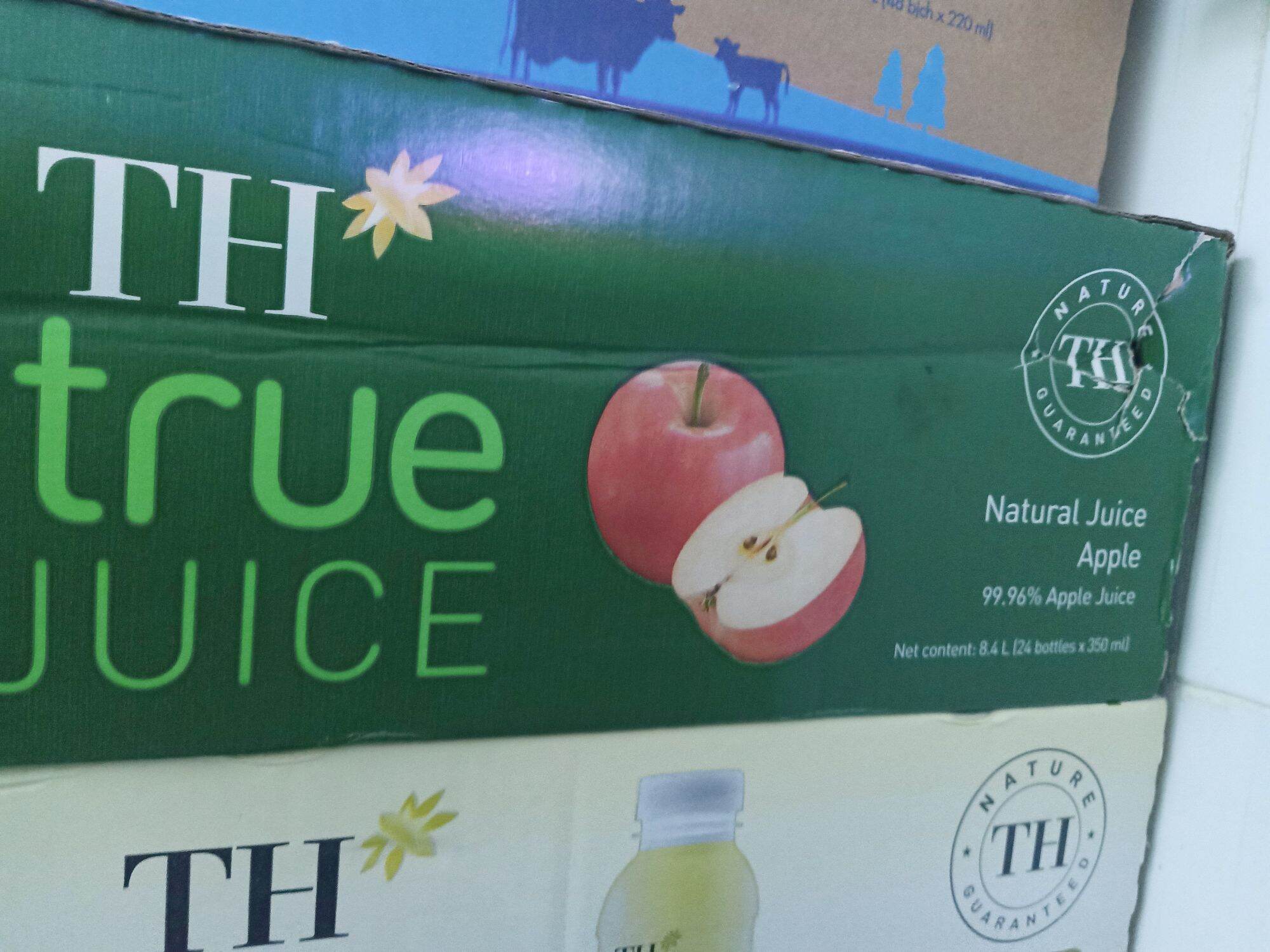 [HCM]Thùng nước ép TH true JUICE 350ml × 24 chai ( Táo tự nhiên / Táo đào / Táo gấc / Cam )