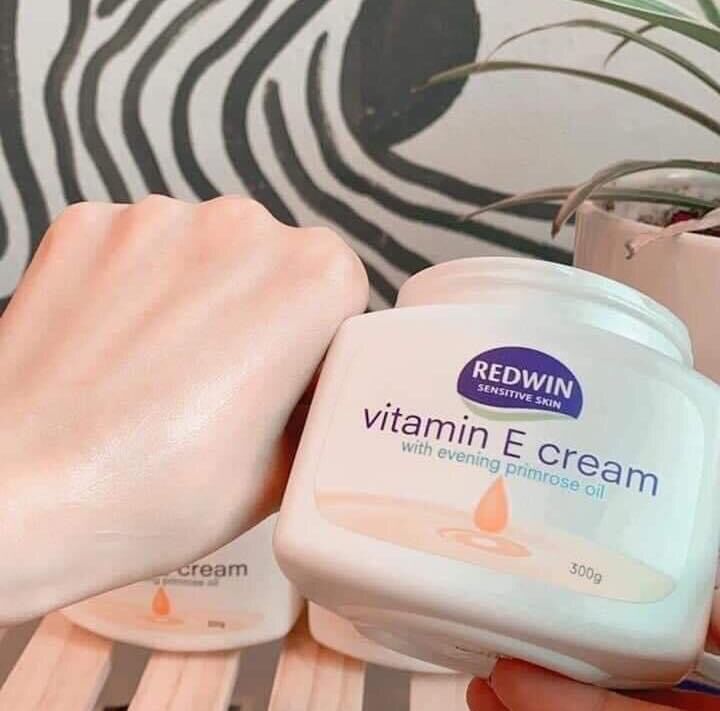 Kem dưỡng ầm Redwin Vitamin E 300gr