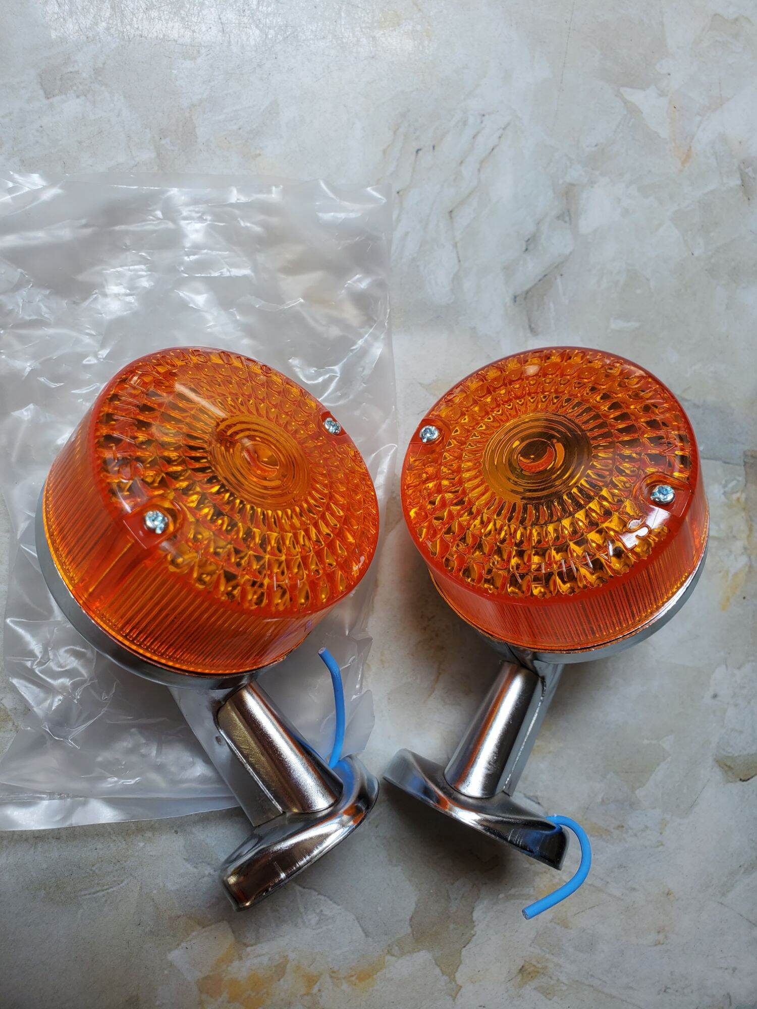Cặp đèn xi nhan trước và sau xe Cúp 81.