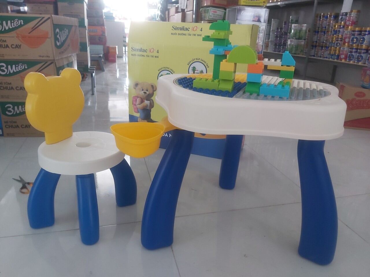 bàn lego quà khuyến mãi similac