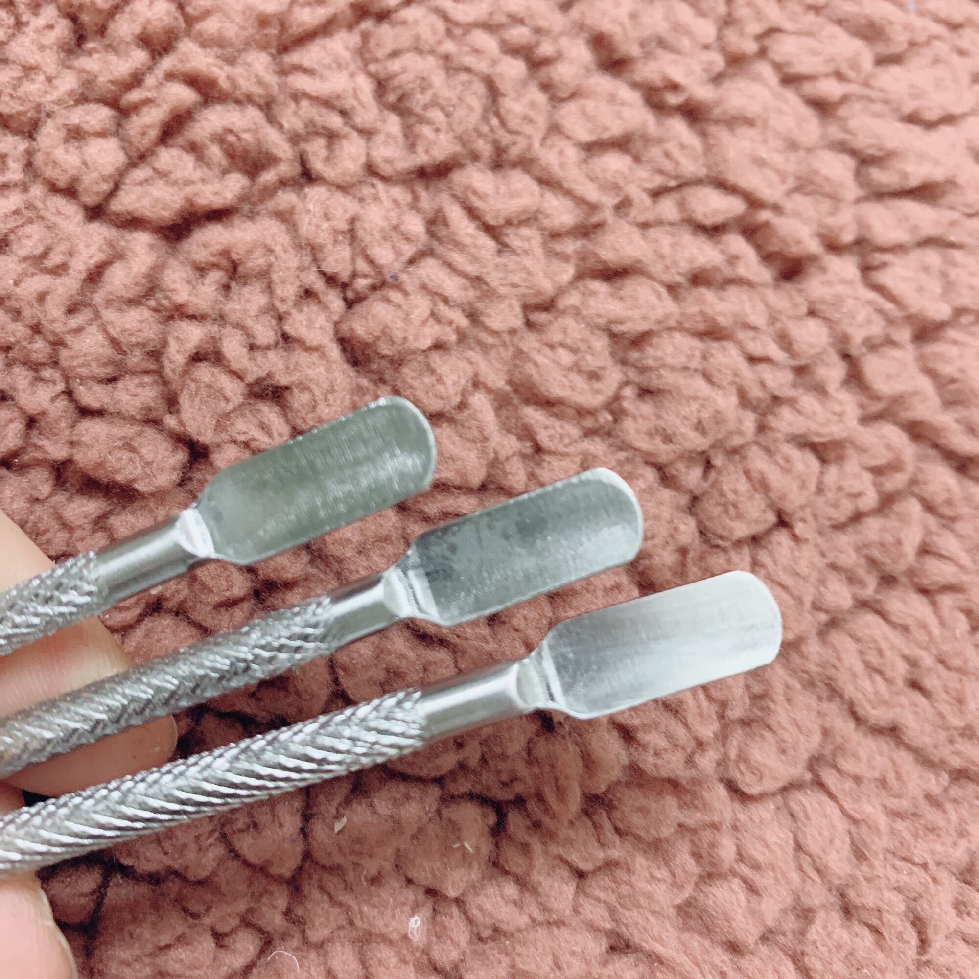 Sủi đẩy da, sủi móng inox