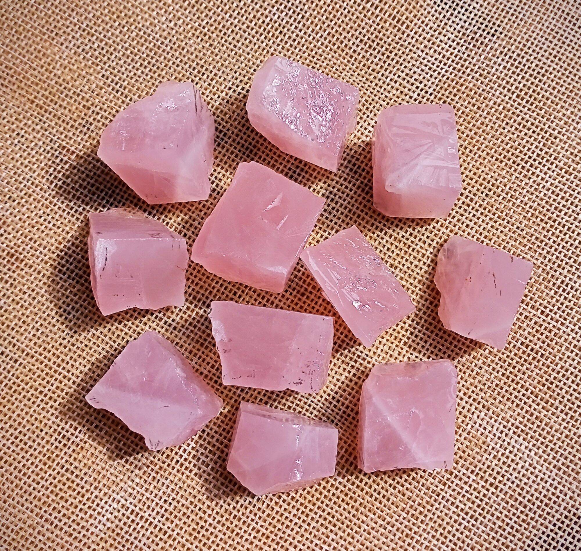 Viên đá thanh tẩy thach anh hồng Rose quartzz