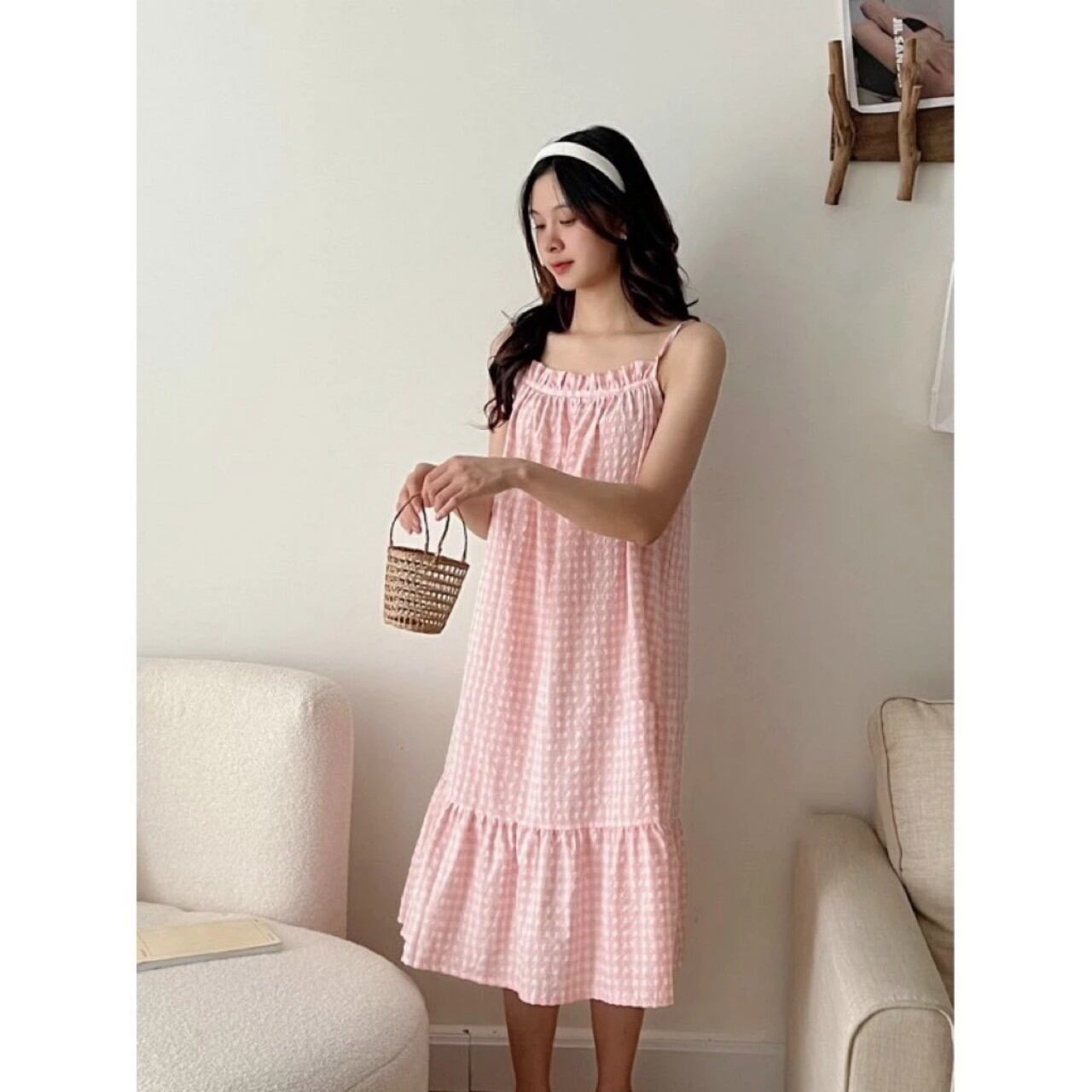 Váy kẻ caro 2 dây nhỏ.
