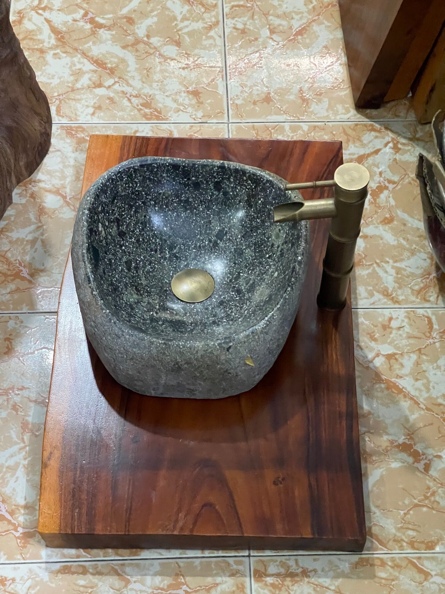 Lavabo đá cuội tự nhiên ( chỉ lavabo đá)
