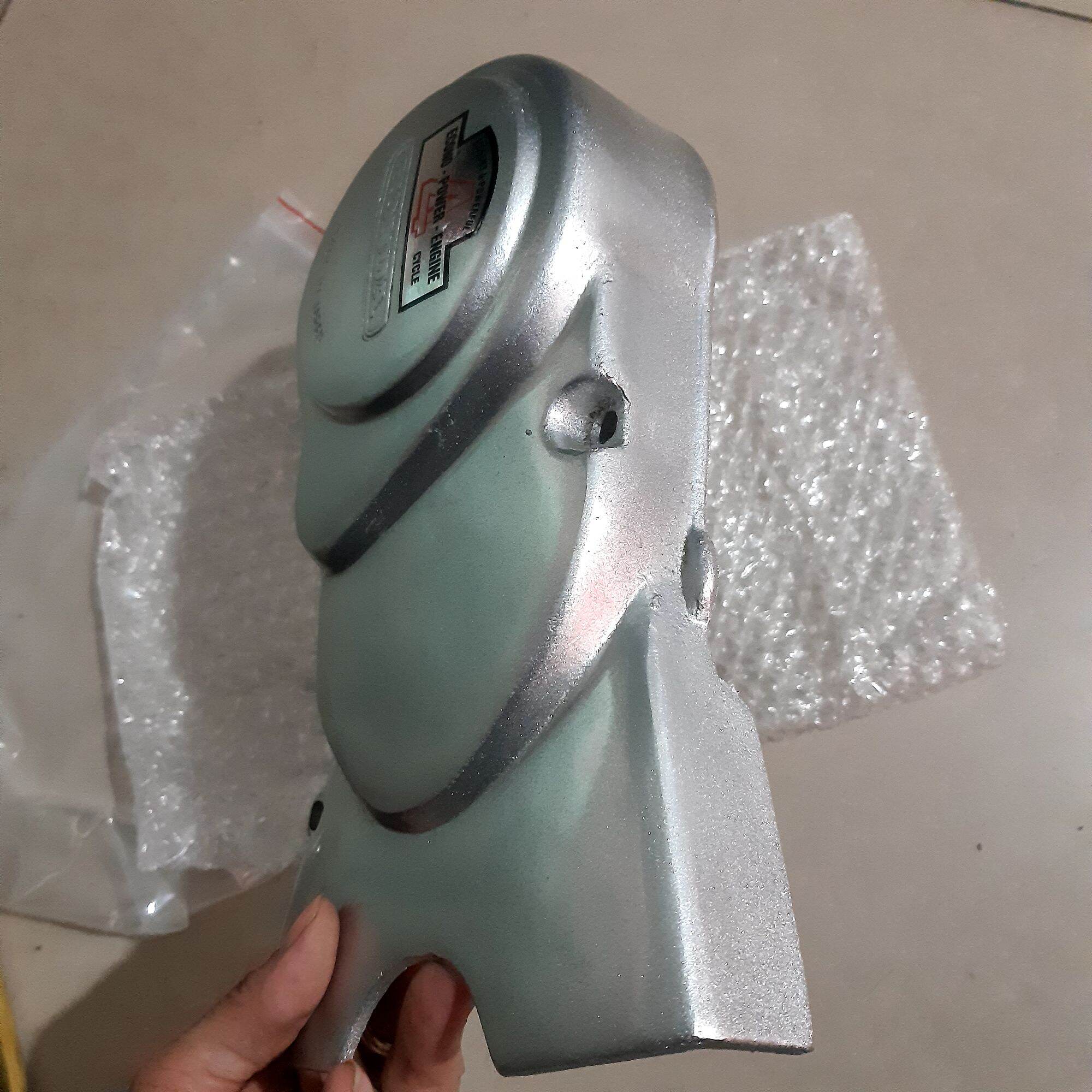 Nắp đuôi cá gắn xe 67