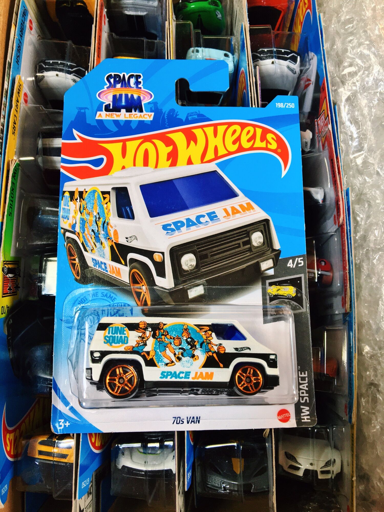 Xe mô hình hot wheels tỉ lệ 1:64 "70s van "
