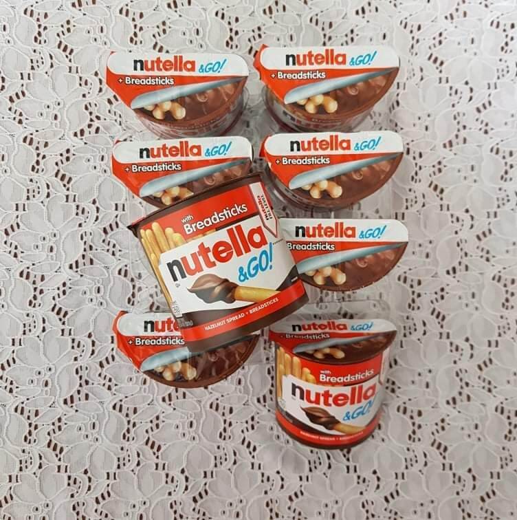 1 khay bánh que chocolate Nutella 8 hộp