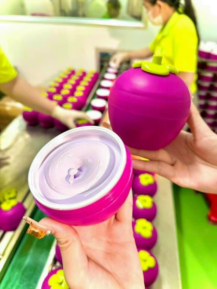 Body dưỡng trắng măng cụt 1 tặng 1