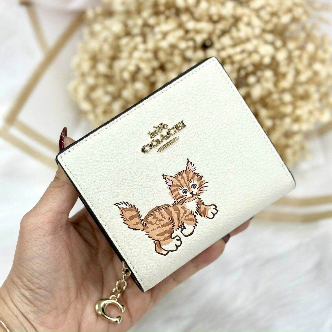 Ví vuông c*oach họa tiết xinh xắn