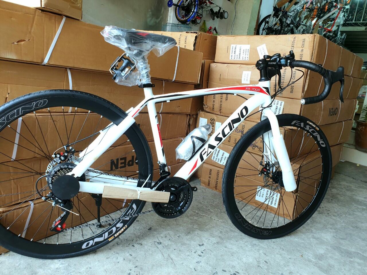 xe đạp đua bánh 700 . fascino fr700s