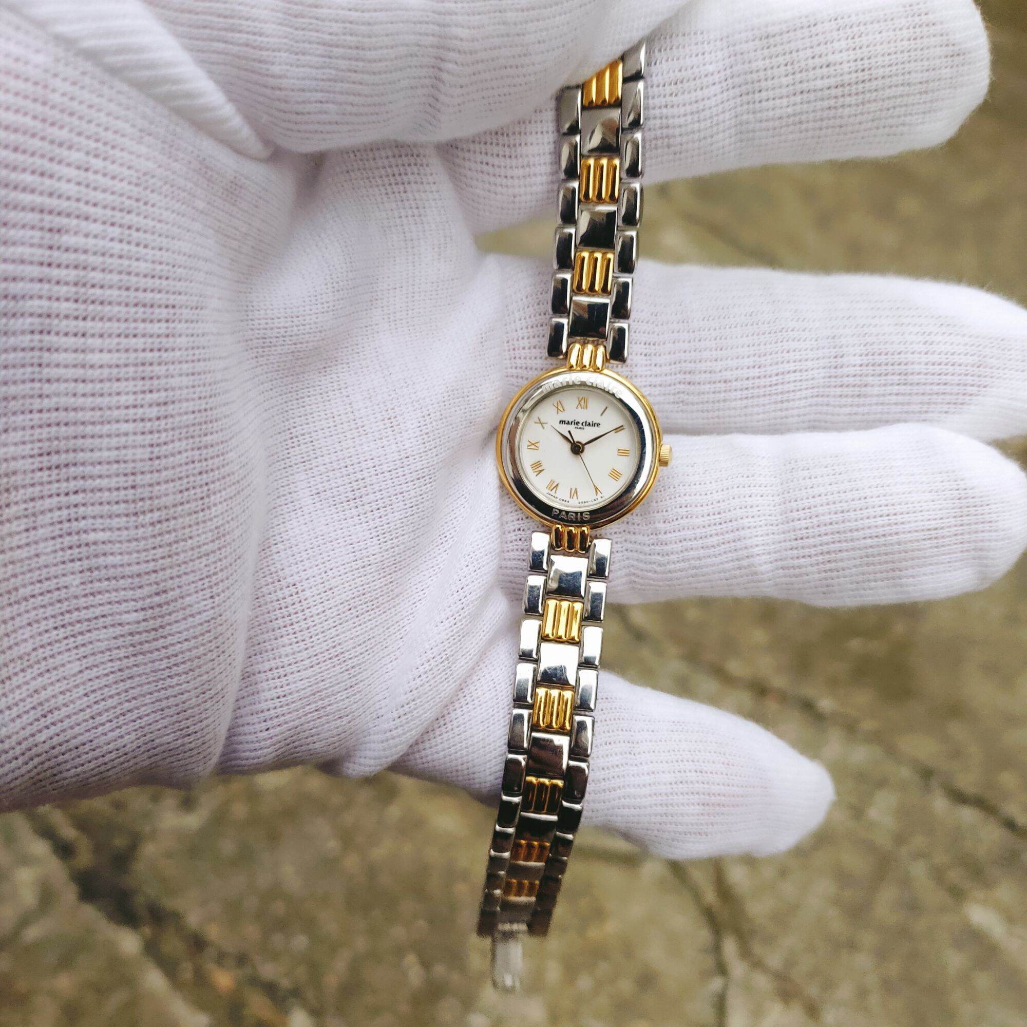 Đồng hồ nữ Marie claire Nhật Bản
,
size 22mm, Mặt cọc số la mã,
Cực đẹp độc lạ, 
Mới 98%