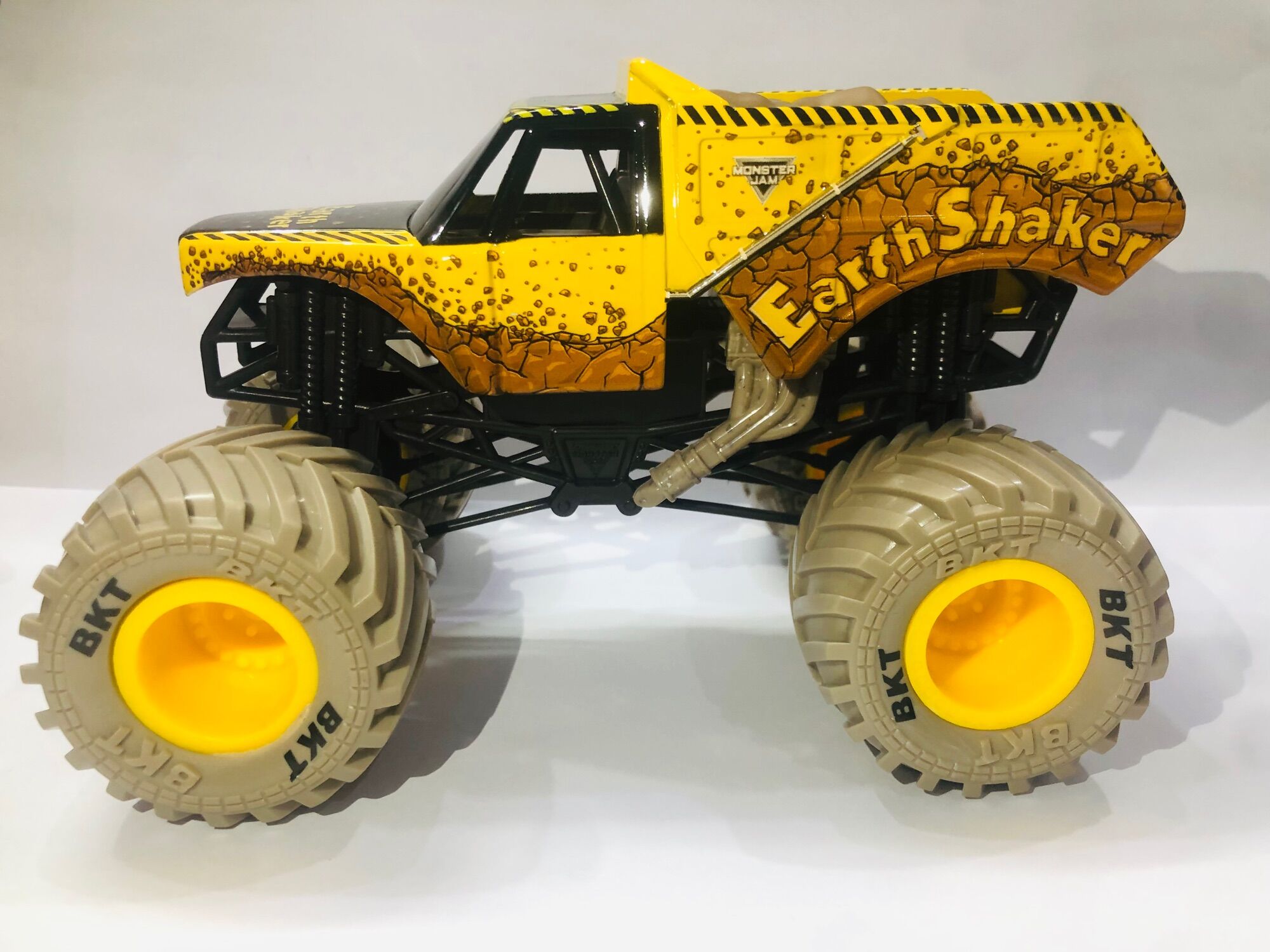 Xe monster jam mẫu earth shaker tỉ lệ 1:24