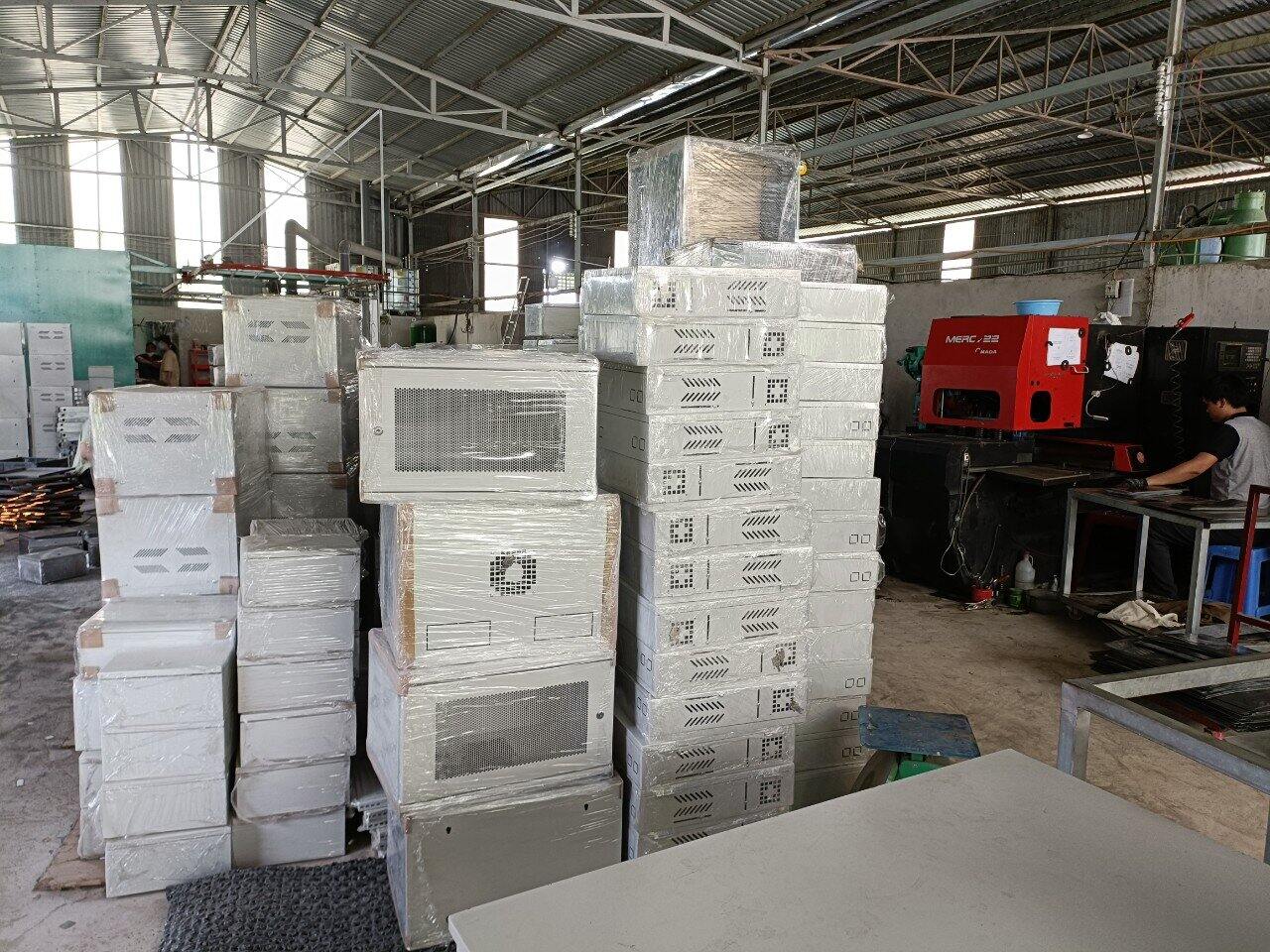 TỦ RACK (TỦ MẠNG) 6U (D400) treo tường (màu xám trắng/màu đen) - mẫu lắp ráp