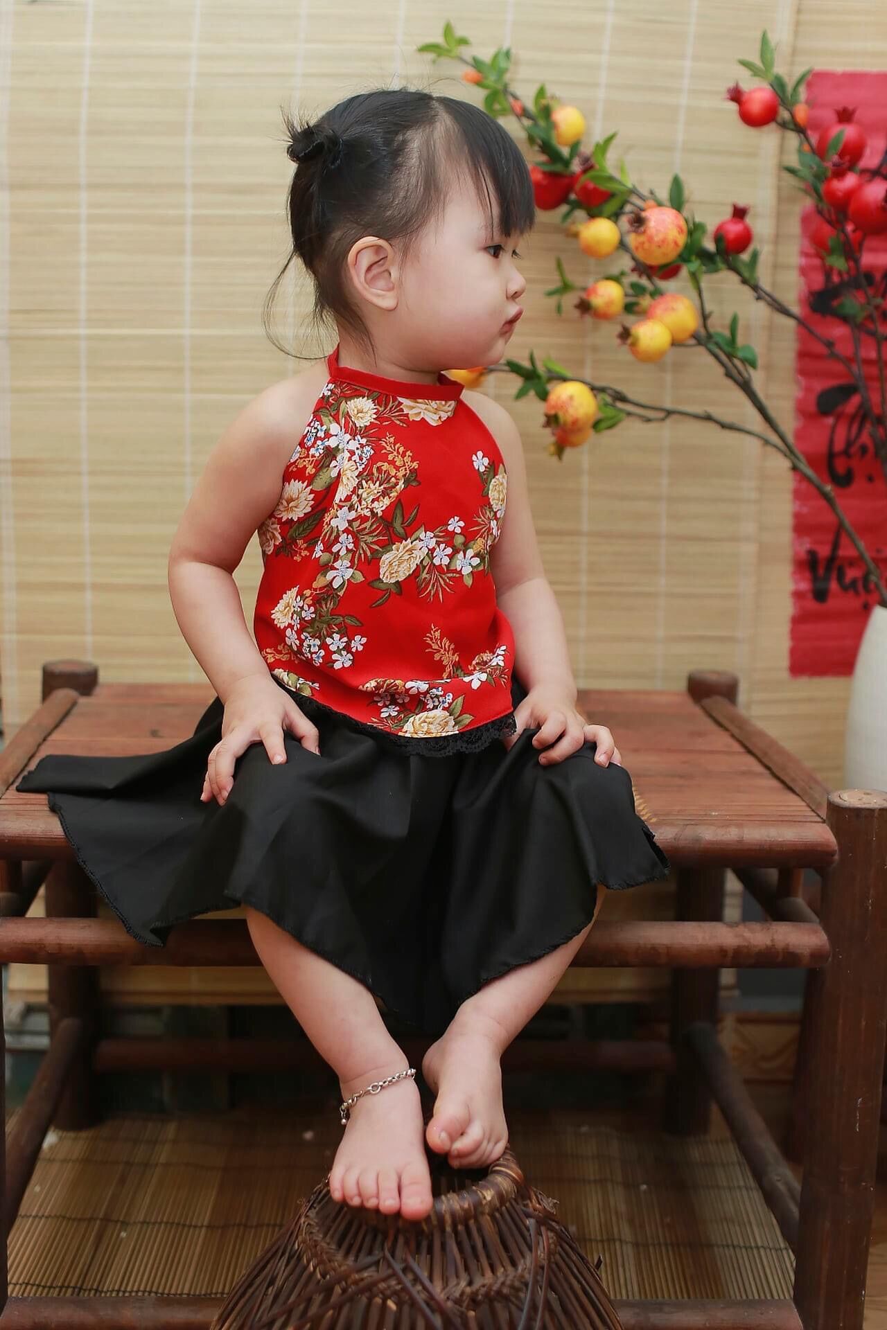 YẾM ĐÀO KÈM MẤN CHO BÉ GÁI (Ảnh Thật)