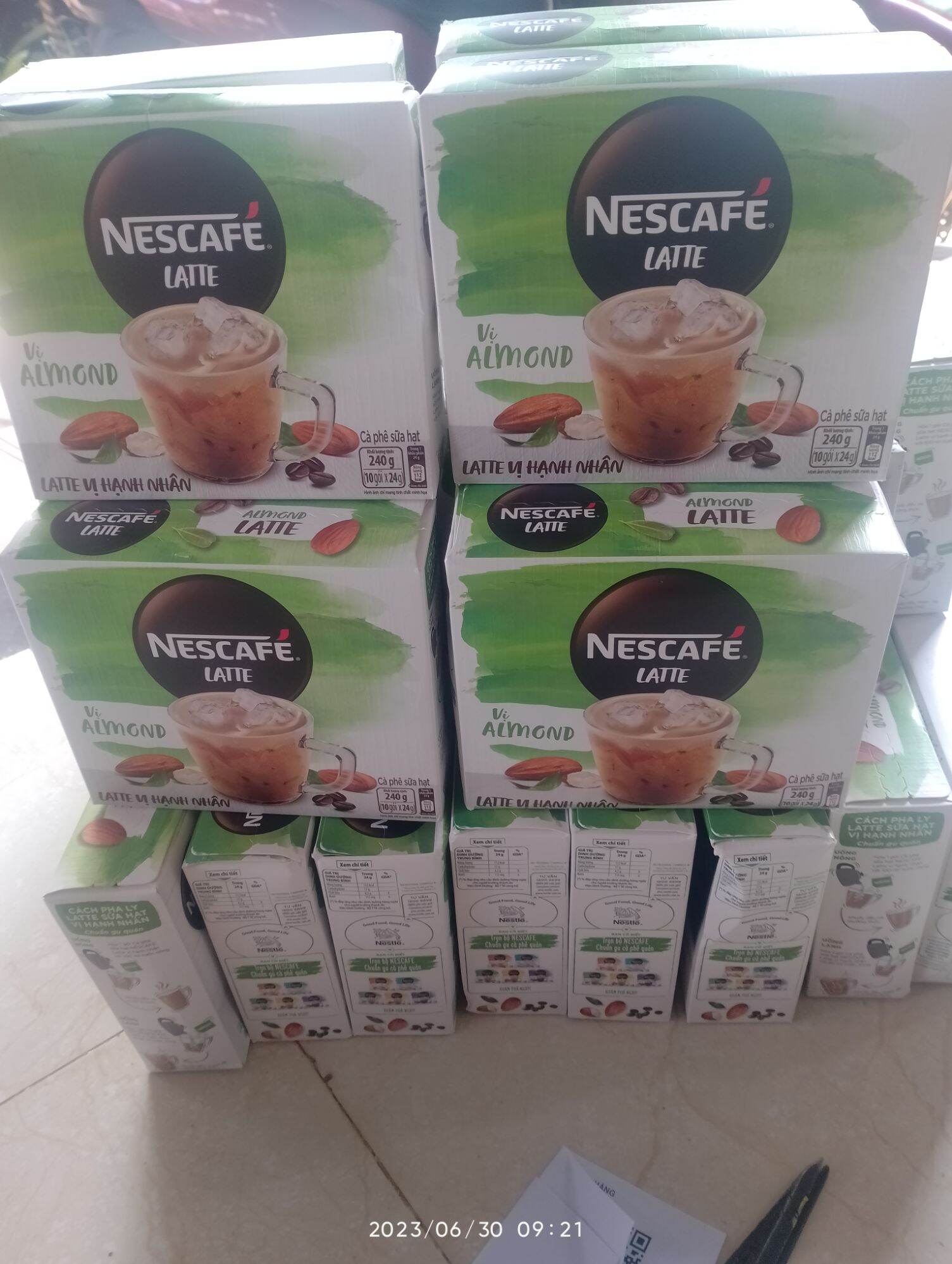 Nescafe Latte vị hạnh nhân họp 10 gói