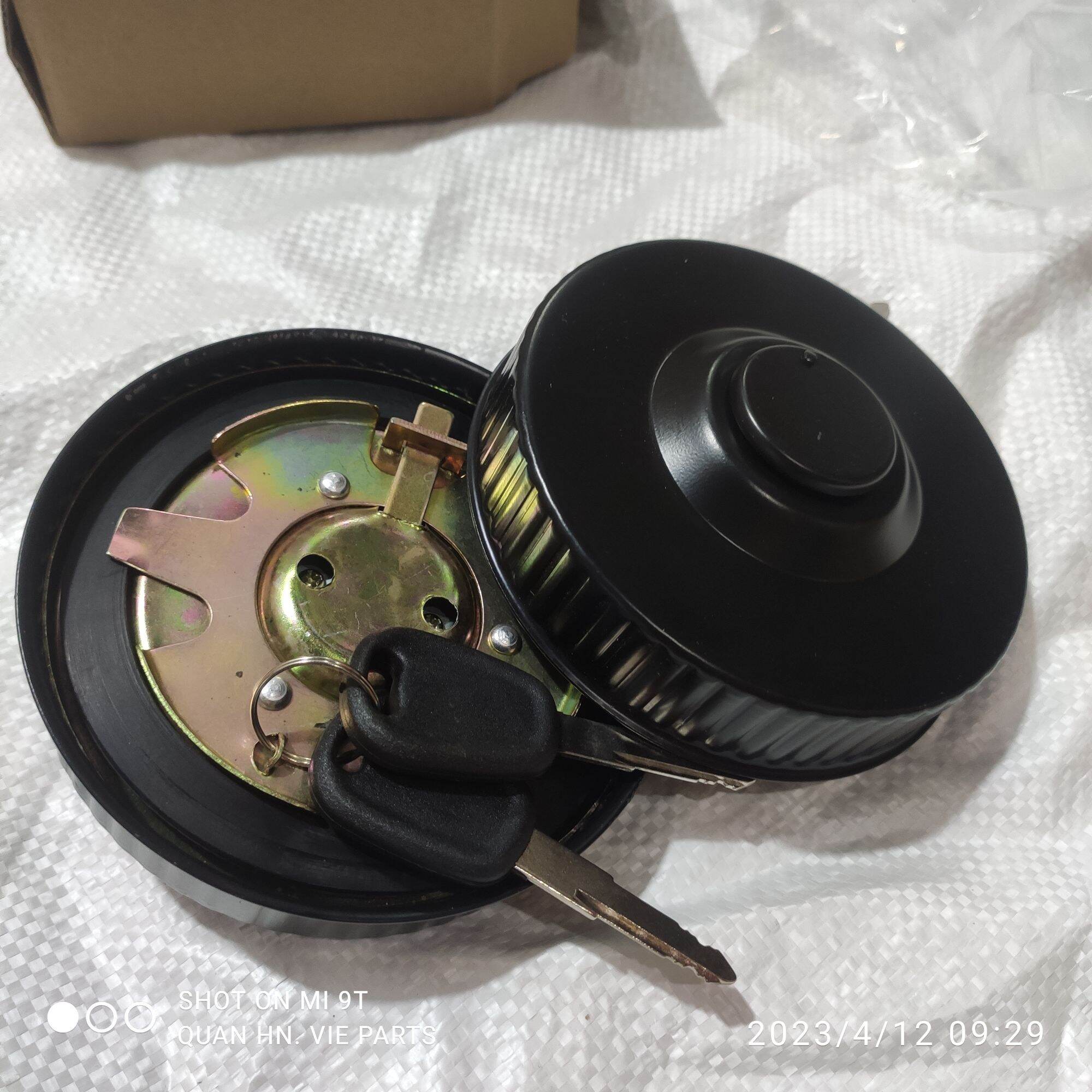 Nắp bình dầu xe dongfeng./. Nắp bình dầu xe Howo. Nắp thùng dầu, nắp bình nhiên liệu các loại dùng cho xe tải....VIE PARTS