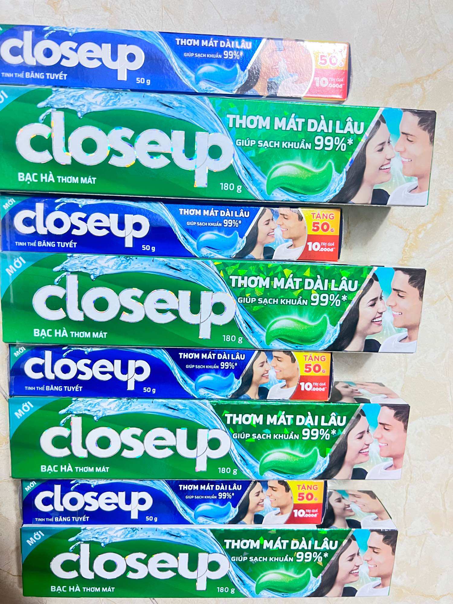 Kem đánh răng closeup 180gr + 1 tuýp 50g