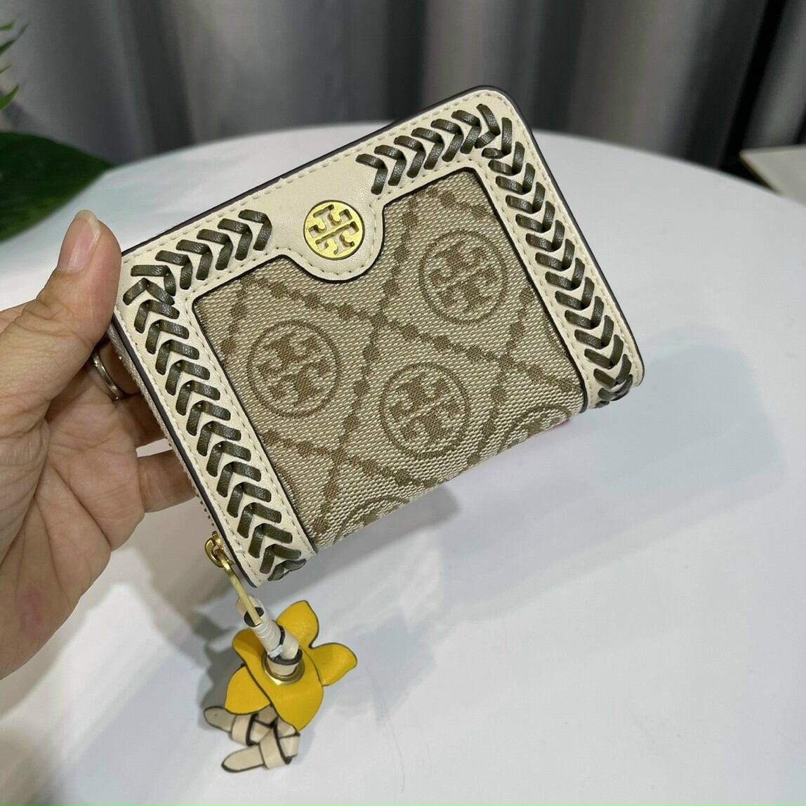 Ví card to*ch họa tiết siêu đẹp