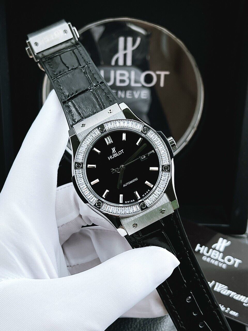 Đồng hồ nam Hublot viền đá size 42mm