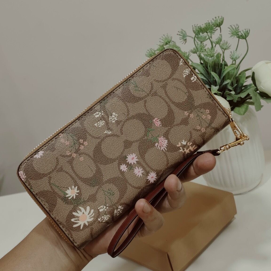 Ví C🅾️ACH Long Zip Around Wallet da thật siêu sang