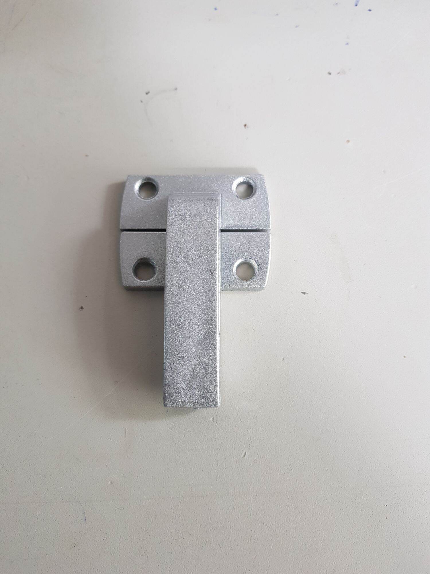 Bản lề nối cánh phẳng tủ bếp trên