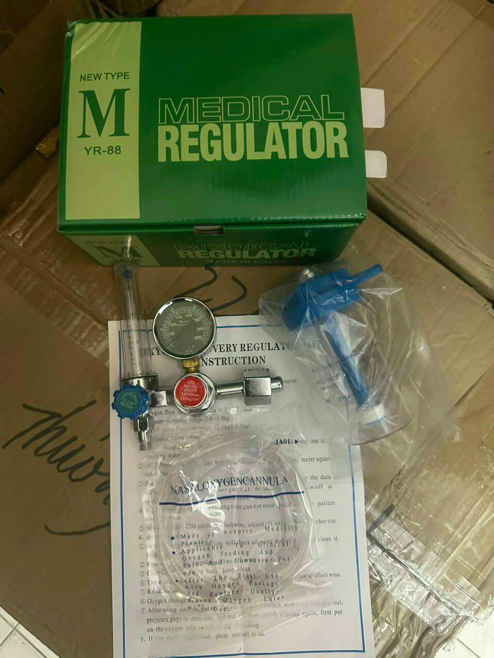 Đồng hồ oxy y tế đo áp suất bình khí Regulator YR-88 (có bình làm ẩm)