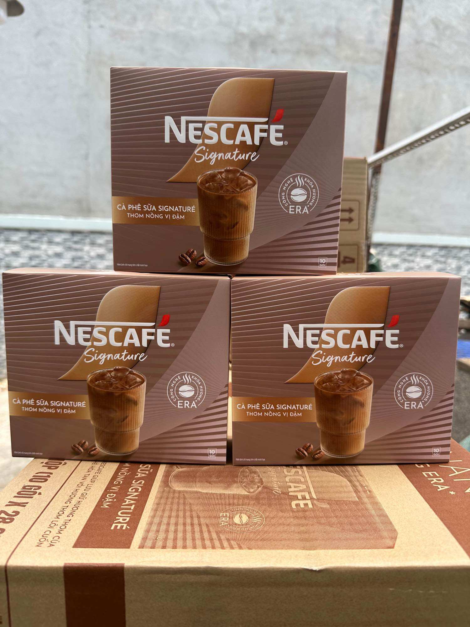 3 hộp NESCAFÉ Signature cà phê hòa tan 30 gói x 28 gam