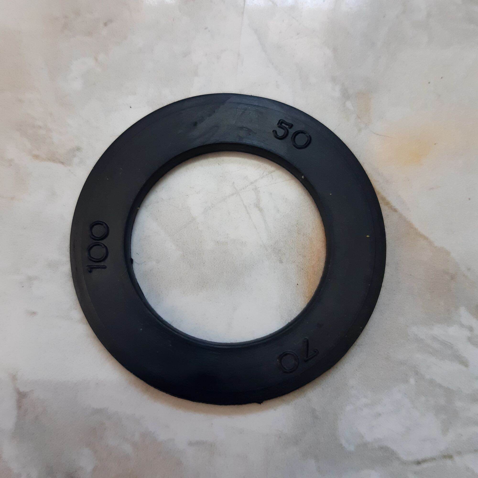 Cao su nắp bình xăng xe máy.