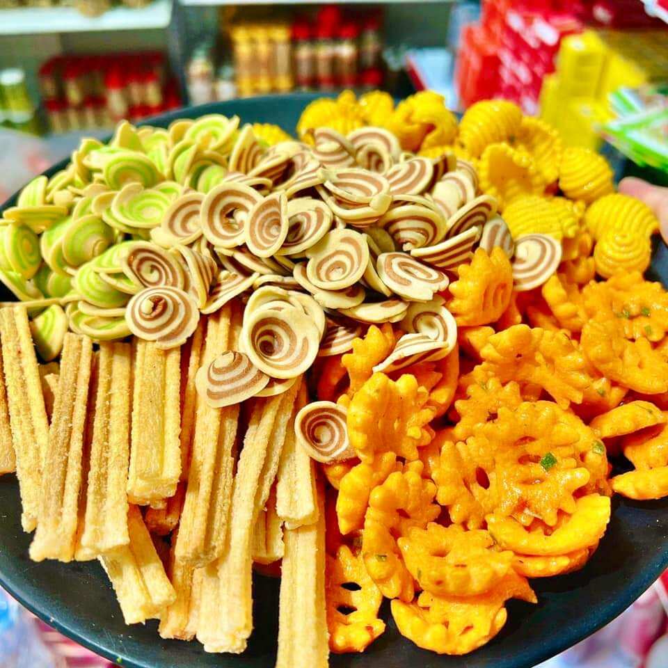 Bánh tuổi thơ mix  thập cẩm 500g Snack đủ vị (tai heo sa tế, bánh đuông,men bi, tai heo nhí...)