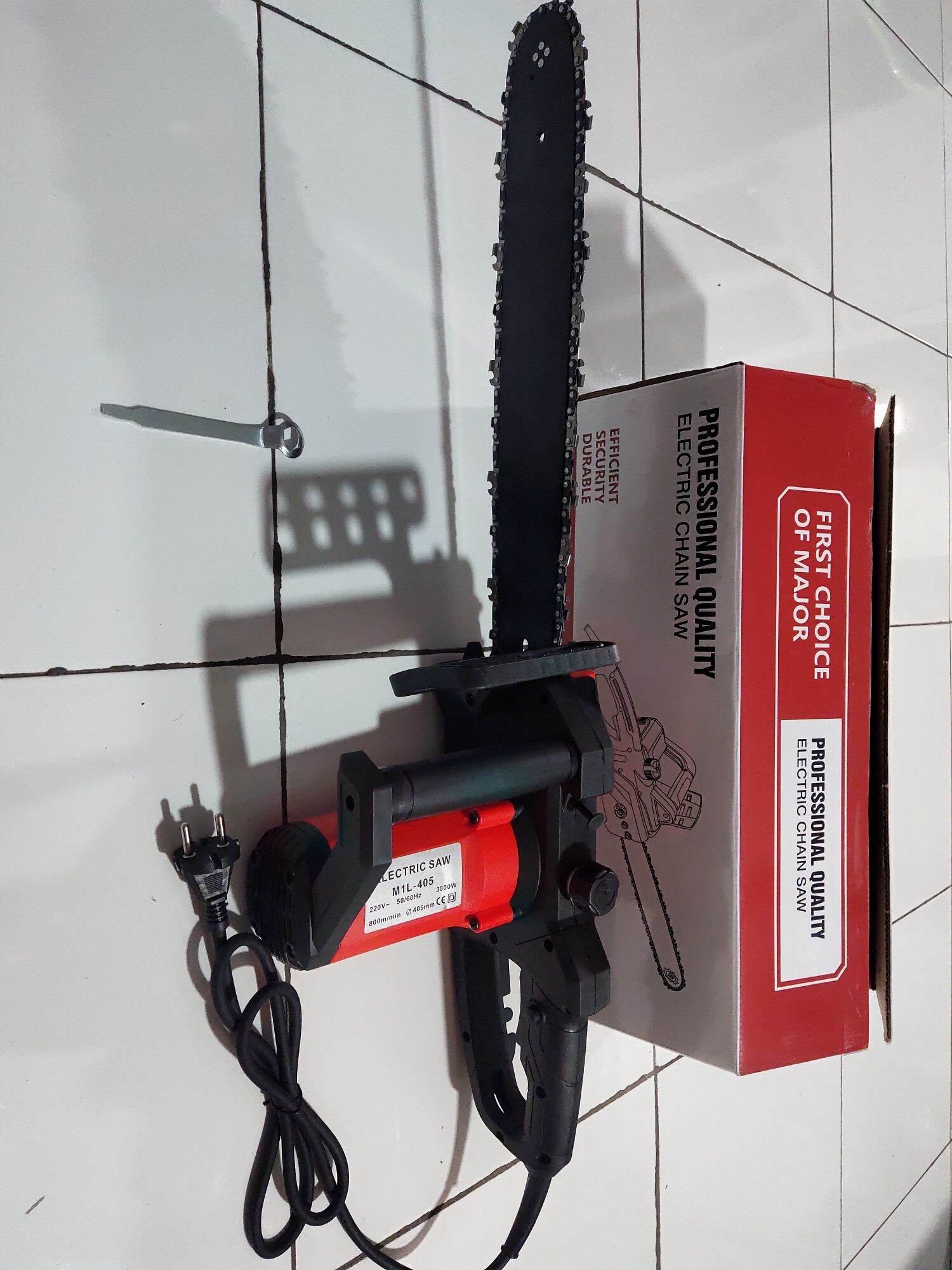 máy cưa xích chạy điện