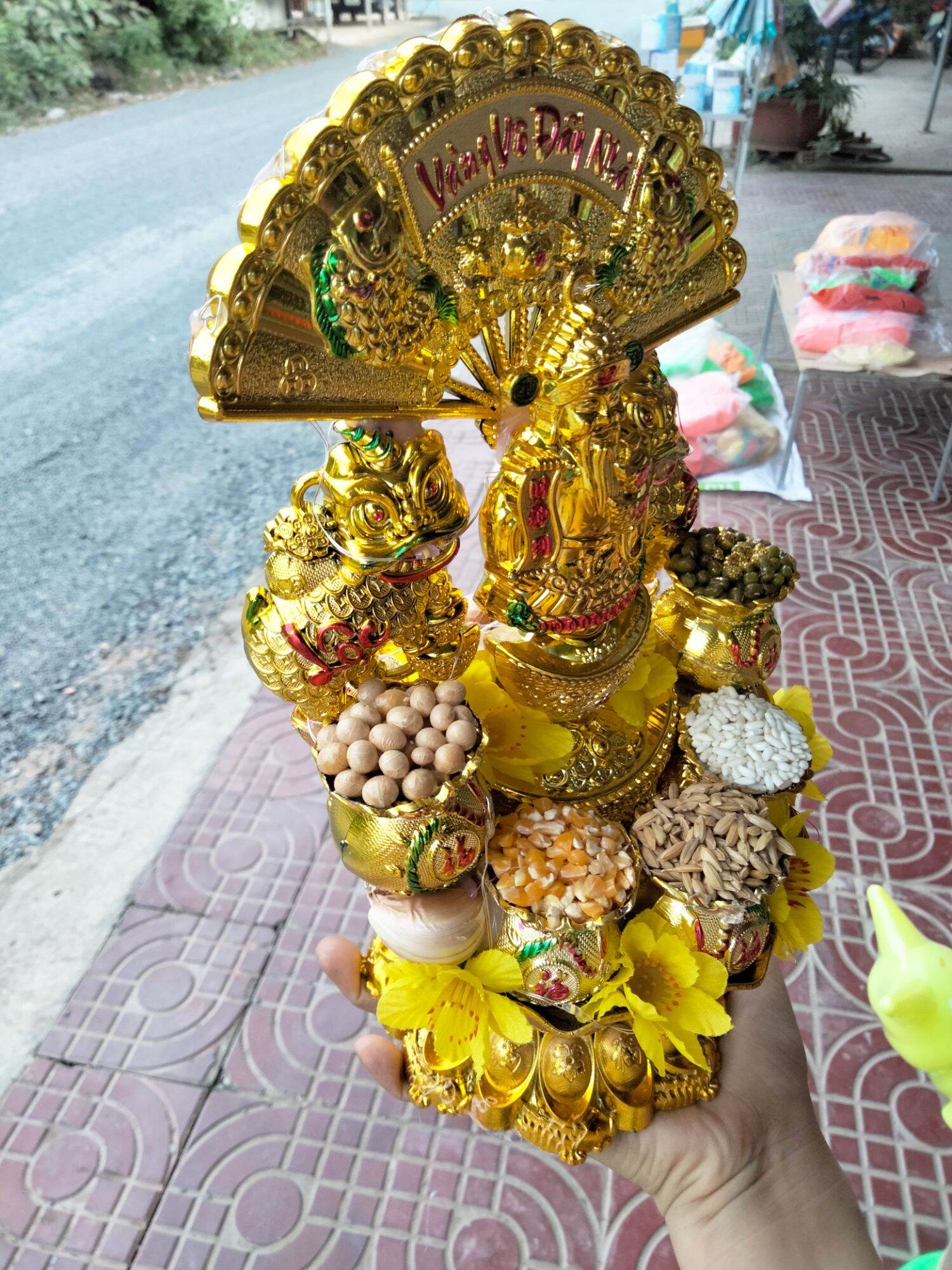 Tháp tỏi cúng thần tài