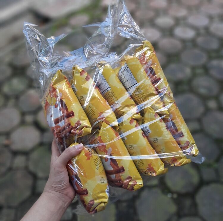 Bịch 10 gói snack que socola Oishi 18g