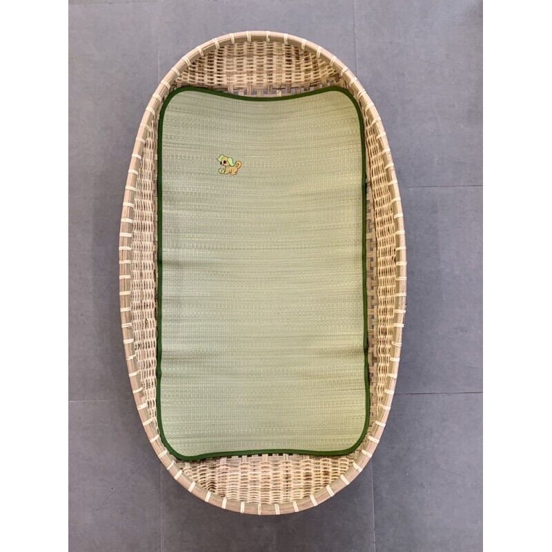 Nôi tre và chiếu lót nôi size 55*85cm( tặng quà vòng dâu)